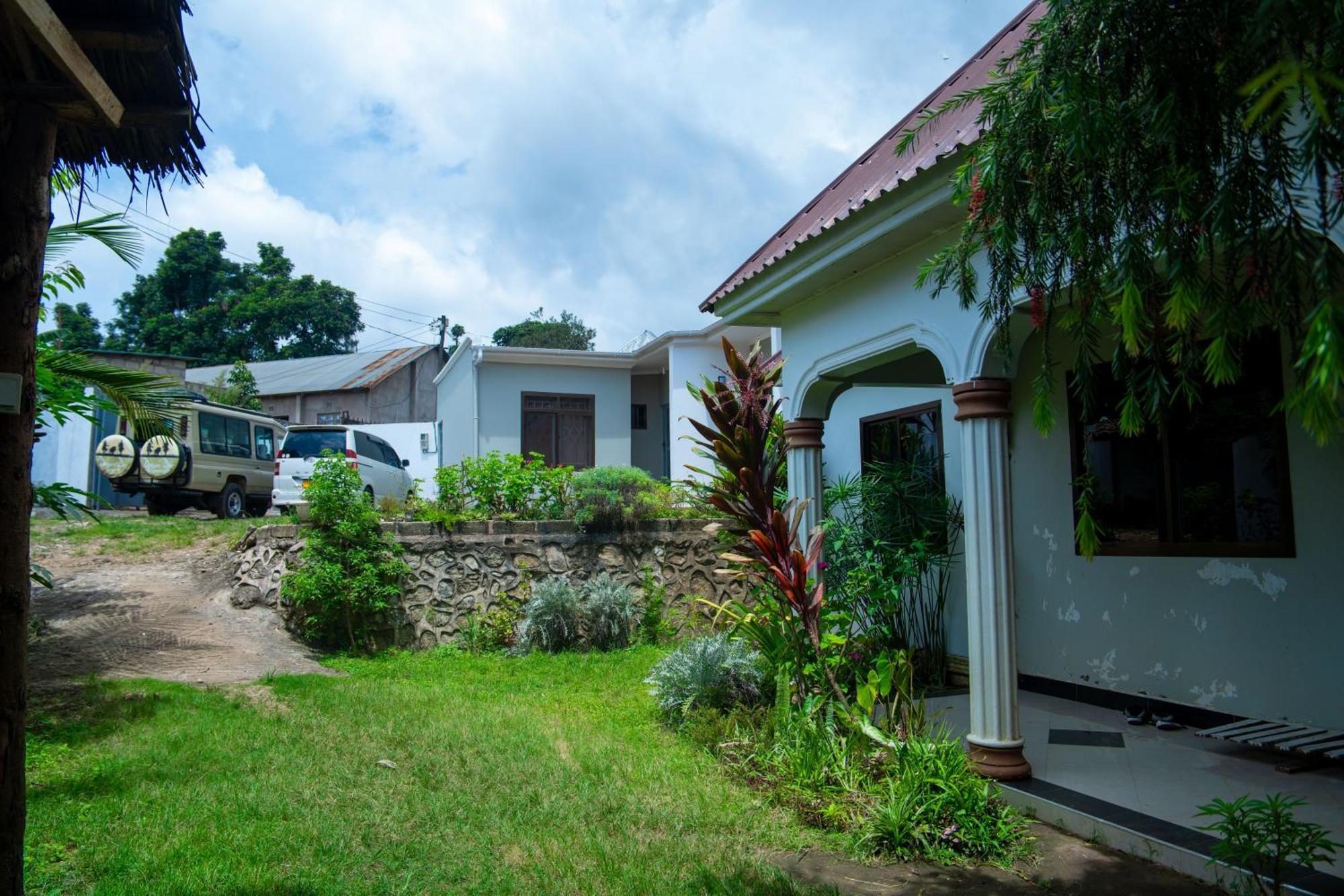 Bed and Breakfast New Dream House Arusha Esterno foto