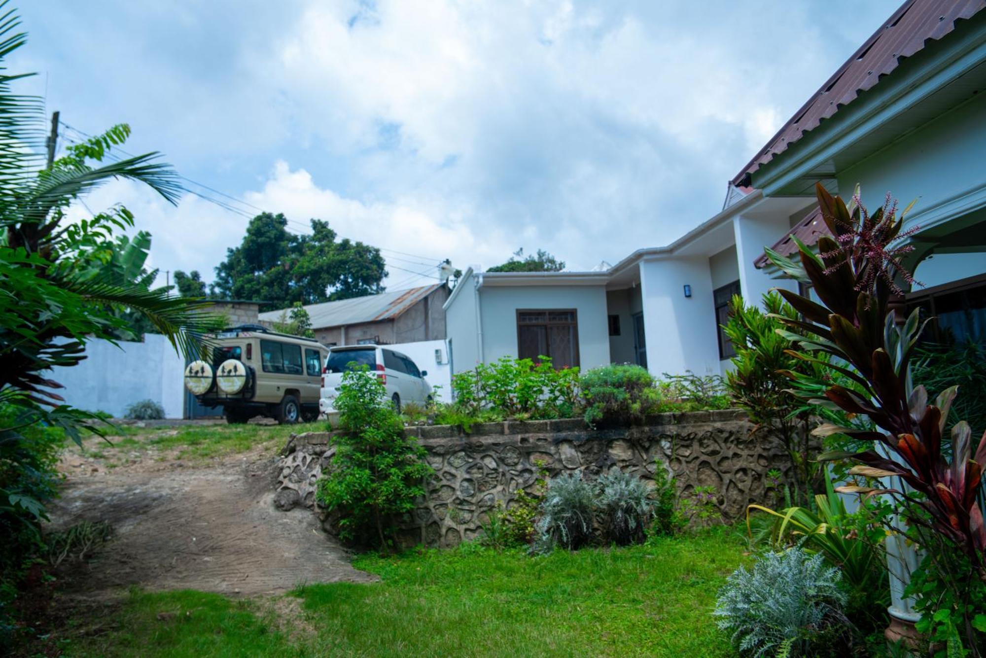 Bed and Breakfast New Dream House Arusha Esterno foto